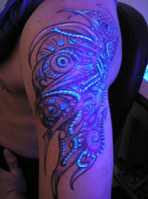 Фото татуировок светящихся в ультрафиолете - UV tattoo